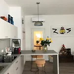 Garage Con Гостевой дом *