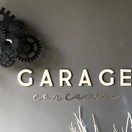Garage Con Maison d'hôtes *