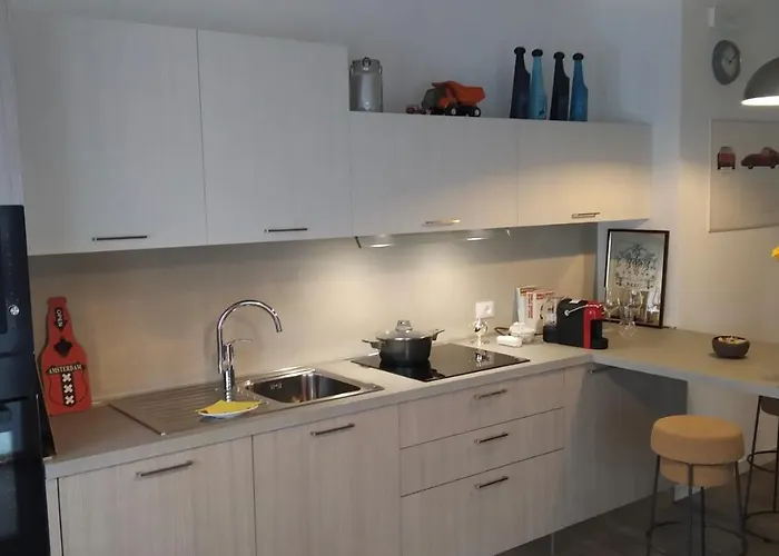 Garage Con Affittacamere *